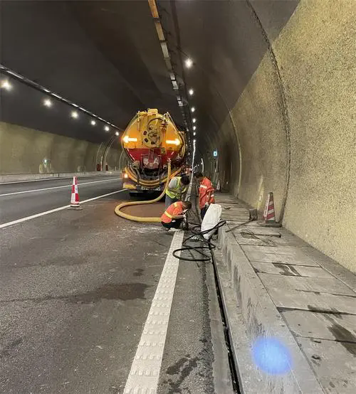 宣化隧道排水渠清淤